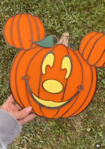 Mickey Pumpkin Wall Decor